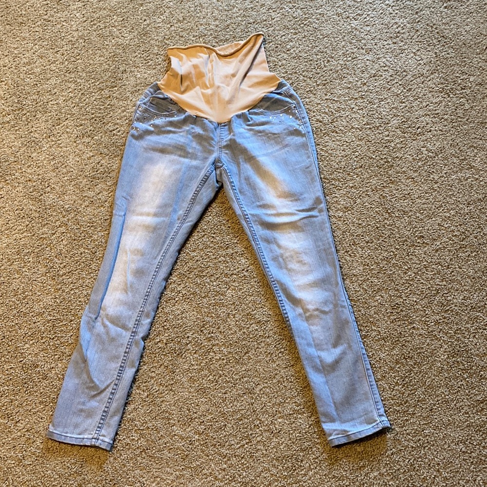 5 pocket maternity light wash jeans